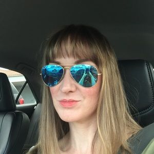 Meet your Posher, Holly